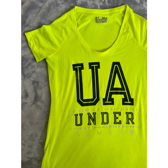 Under Armour Neon Yellow Heatgear Semi Fitted Graphic Womens Cut Tee Small - Picture 4 of 7